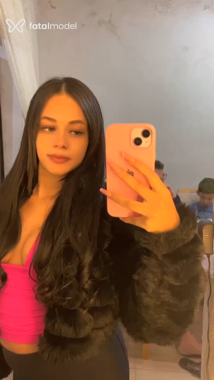 Acompanhante mulher com cabelo castanho de olhos castanhos - Sophia Avelar