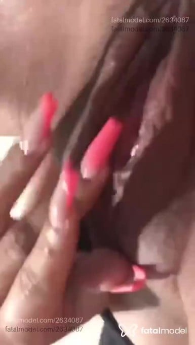 Acompanhante mulher com cabelo castanho de olhos castanhos - Sophia Avelar