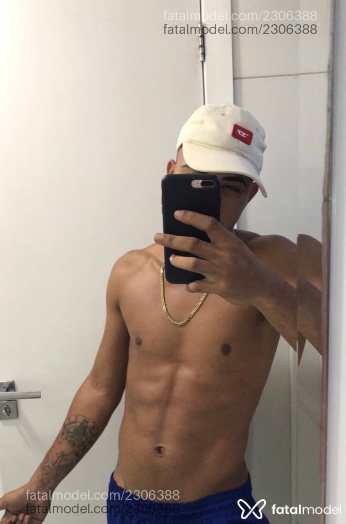 Acompanhante homem morena (o) de olhos castanhos em Palmeira - Bigode