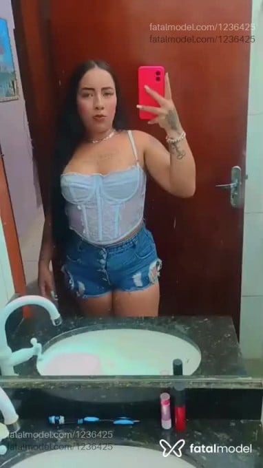 Acompanhante mulher morena (o) de olhos verdes em Uberlândia Acompanhante mulher morena (o) de olhos verdes em Uberlândia - Alycia