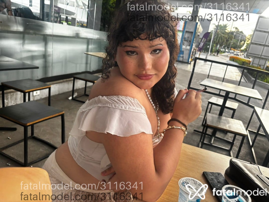 Acompanhante mulher trans com cabelo castanho de olhos castanhos - Bonequinhapassiva Acompanhante mulher trans com cabelo castanho de olhos castanhos - Bonequinhapassiva