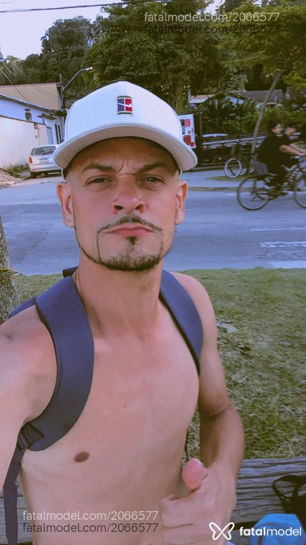 Acompanhante homem com cabelo castanho de olhos castanhos em Paraty - Adrian