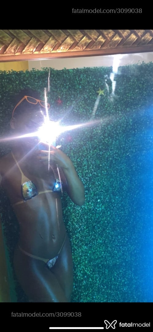 Acompanhante mulher morena (o) de olhos castanhos em Rio de Janeiro - Carolyne