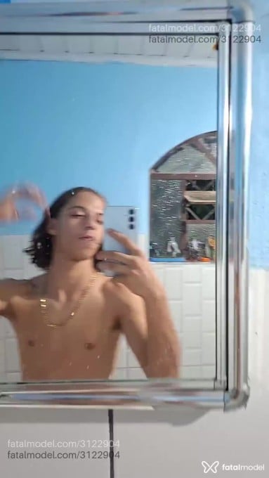 Acompanhante homem loira (o) de olhos verdes em Virtual Acompanhante homem loira (o) de olhos verdes em Virtual - Lobãoselvagem