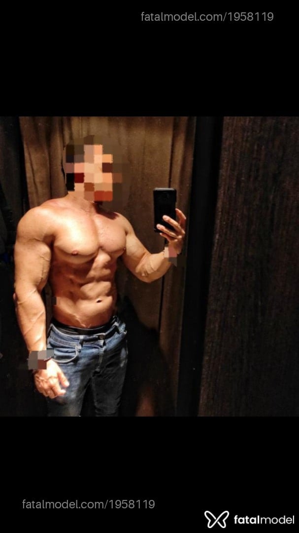 Acompanhante homem com cabelo castanho de olhos castanhos - Bruno Hétero
