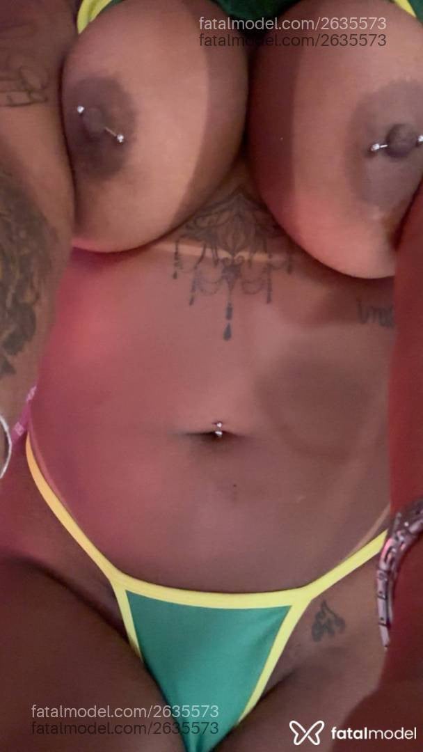 Acompanhante mulher morena (o) de olhos pretos - Júlia