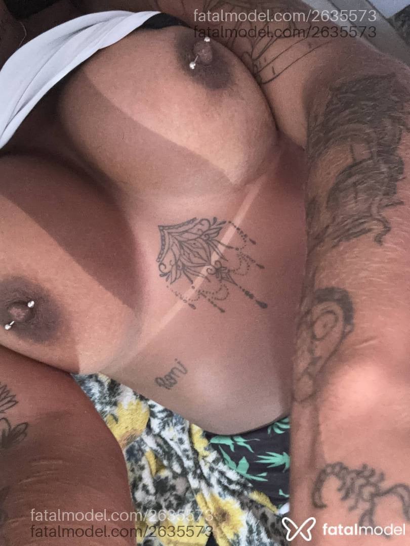 Acompanhante mulher morena (o) de olhos pretos - Júlia