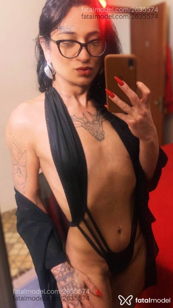 Acompanhante mulher trans morena (o) de olhos castanhos - Angel Demon