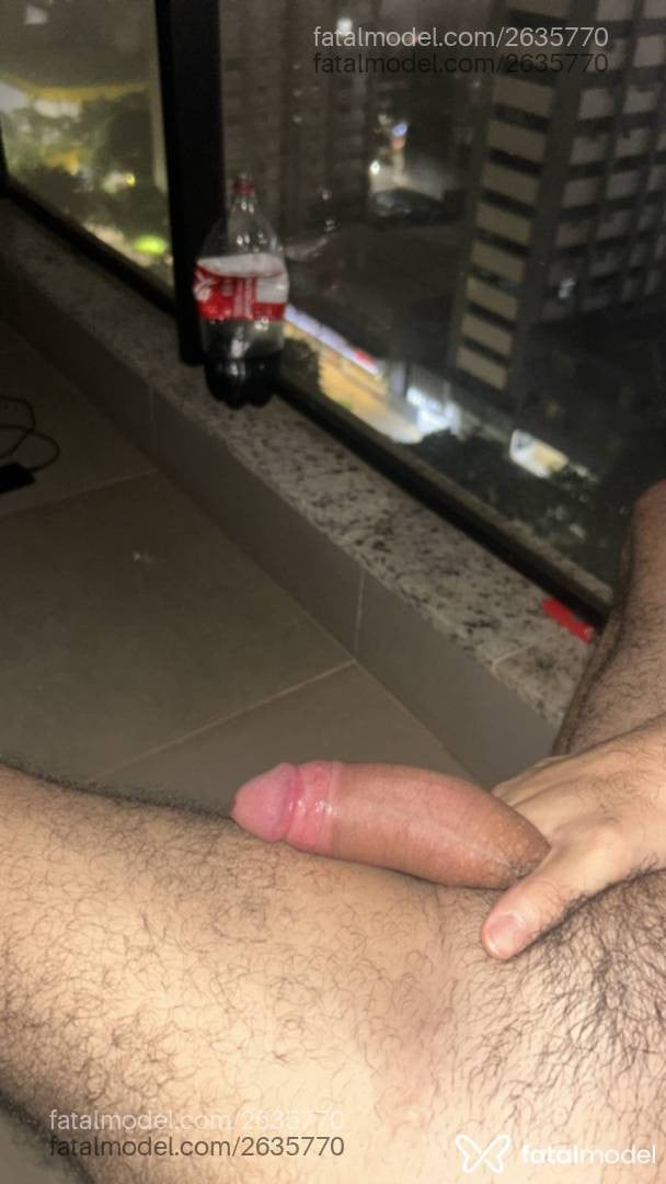 Acompanhante homem com cabelo castanho de olhos castanhos - Mestiço
