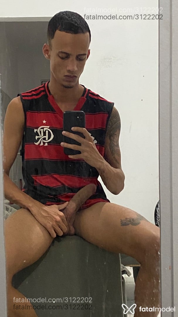 Acompanhante homem com cabelo castanho de olhos verdes - Gabriel Acompanhante homem com cabelo castanho de olhos verdes - Gabriel