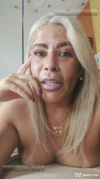 Acompanhante mulher loira (o) de olhos castanhos em Recife Acompanhante mulher loira (o) de olhos castanhos em Recife - Tamyres Joice