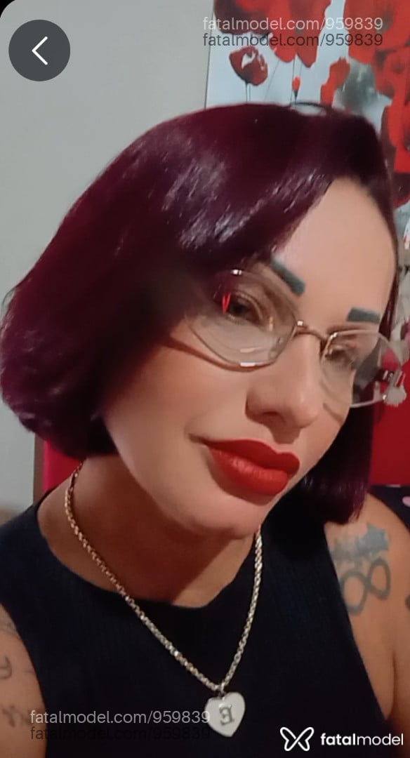 Acompanhante mulher ruiva (o) de olhos castanhos - Malu morena