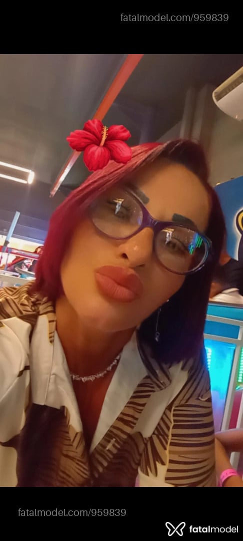 Acompanhante mulher ruiva (o) de olhos castanhos - Malu morena