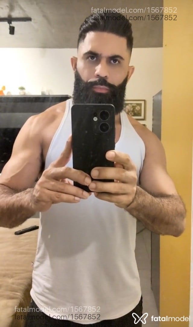 Acompanhante homem morena (o) de olhos castanhos - Toni