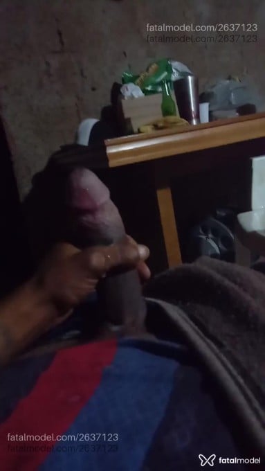 Acompanhante homem com cabelo grisalho de olhos pretos - Gustavo Acompanhante homem com cabelo grisalho de olhos pretos - Gustavo