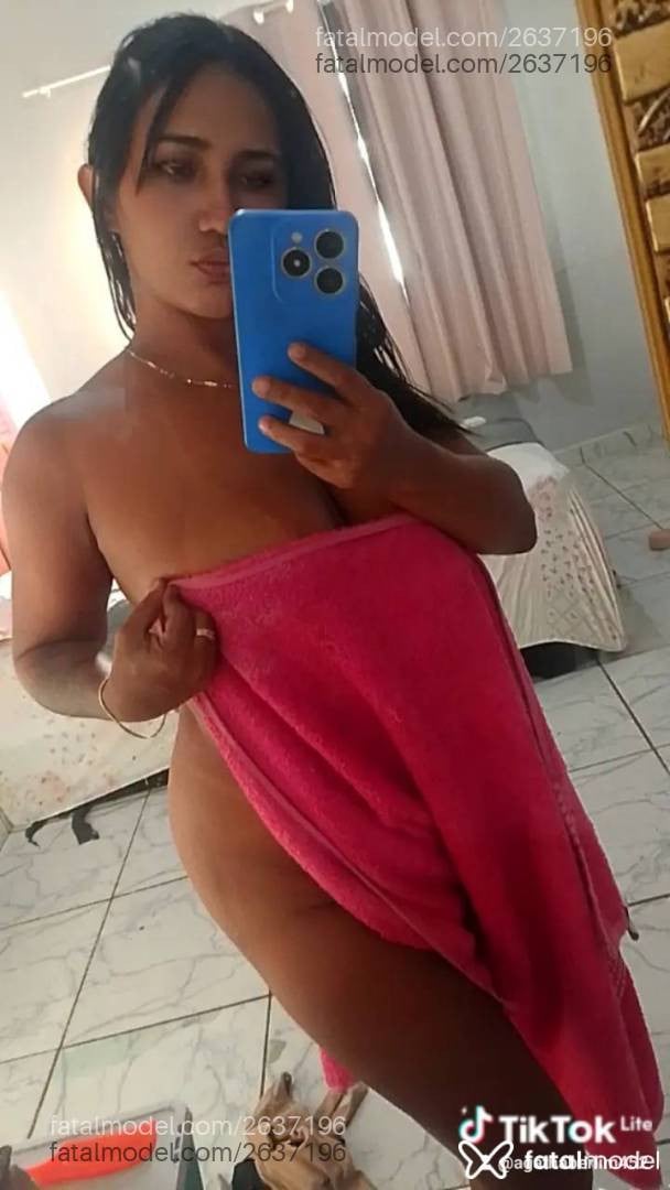 Acompanhante mulher morena (o) de olhos castanhos - Chiamaka