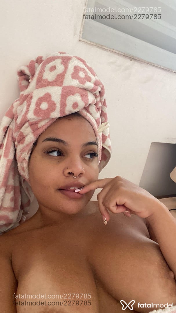 Acompanhante mulher morena (o) de olhos castanhos em São Paulo Acompanhante mulher morena (o) de olhos castanhos em São Paulo - Julha