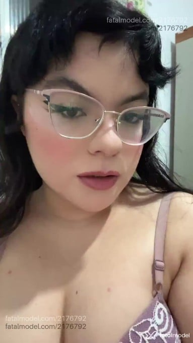 Acompanhante mulher morena (o) de olhos castanhos em Virtual - Angel