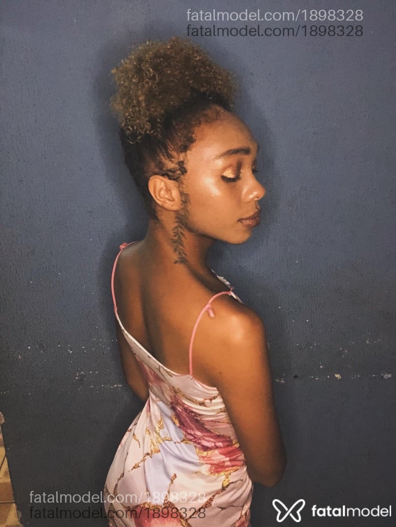 Acompanhante mulher trans com cabelo castanho de olhos castanhos em Votuporanga - Leonna