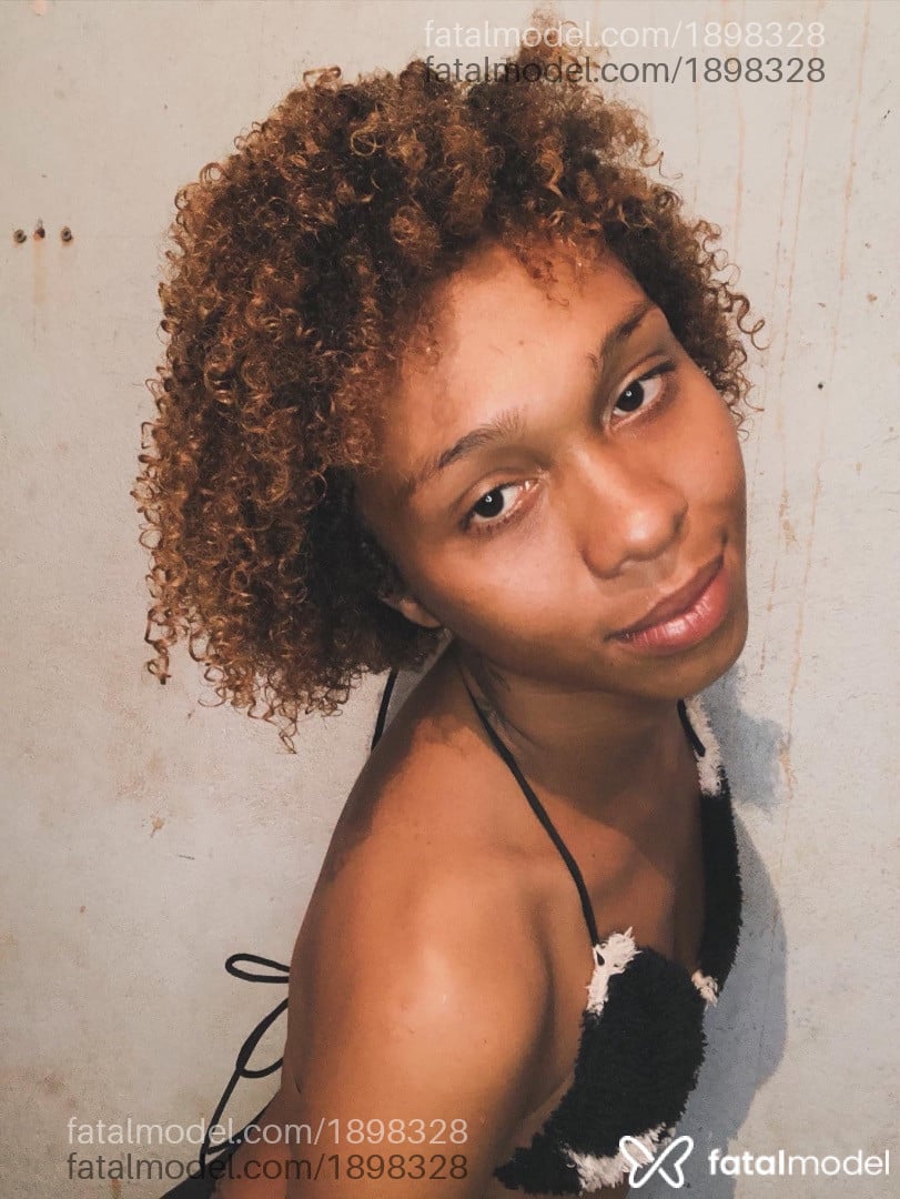 Acompanhante mulher trans com cabelo castanho de olhos castanhos em Votuporanga - Leonna