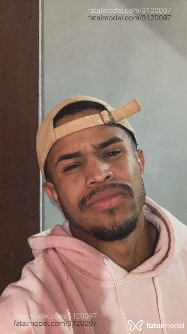 Acompanhante homem morena (o) de olhos castanhos em Florianópolis - Daniel