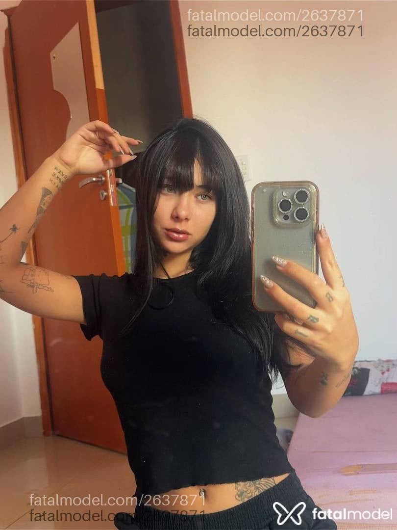 Acompanhante mulher morena (o) de olhos azuis em Virtual - Lizzie Novak