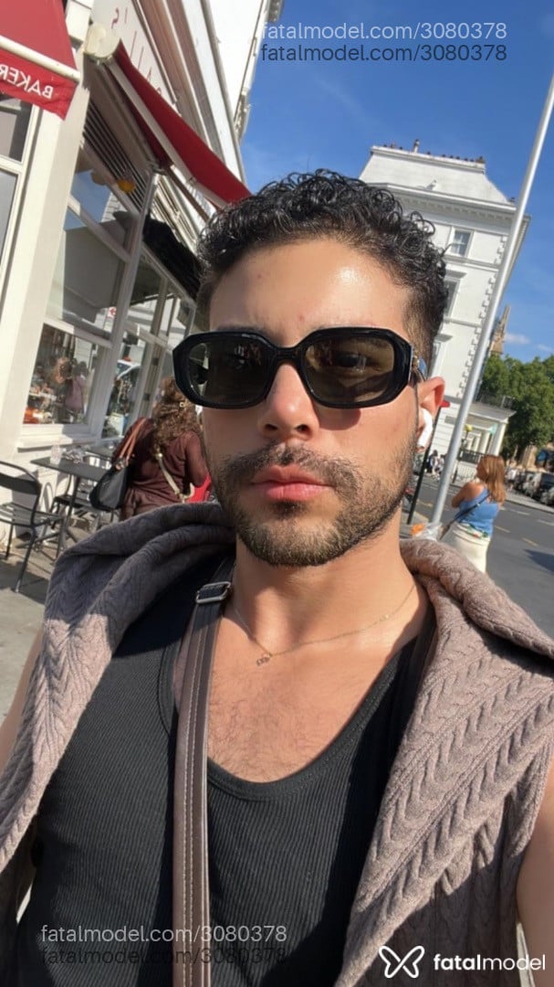 Acompanhante homem com cabelo castanho de olhos castanhos - Giorgio Acompanhante homem com cabelo castanho de olhos castanhos - Giorgio