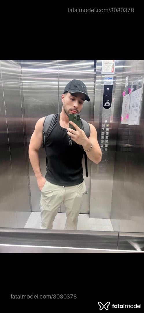 Acompanhante homem com cabelo castanho de olhos castanhos - Giorgio Acompanhante homem com cabelo castanho de olhos castanhos - Giorgio