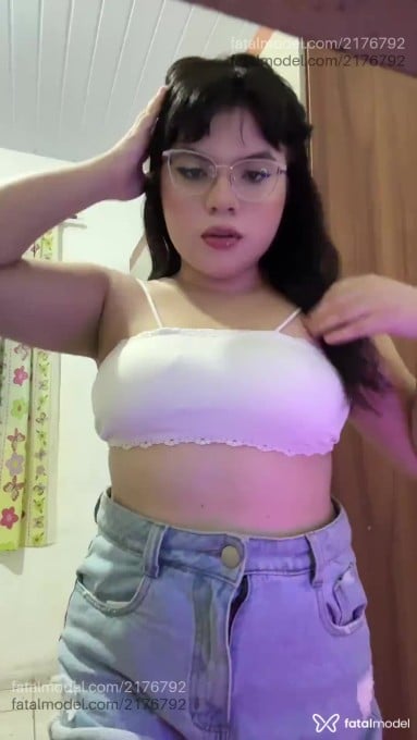 Acompanhante mulher morena (o) de olhos castanhos em Virtual - Angel