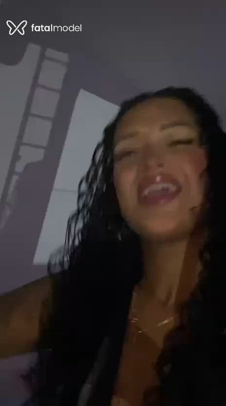 Acompanhante mulher com cabelo castanho de olhos mel - Yasmim Castro Acompanhante mulher com cabelo castanho de olhos mel - Yasmim Castro