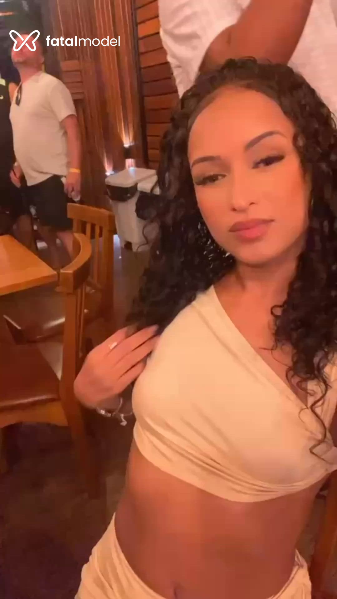Acompanhante mulher com cabelo castanho de olhos mel - Yasmim Castro Acompanhante mulher com cabelo castanho de olhos mel - Yasmim Castro