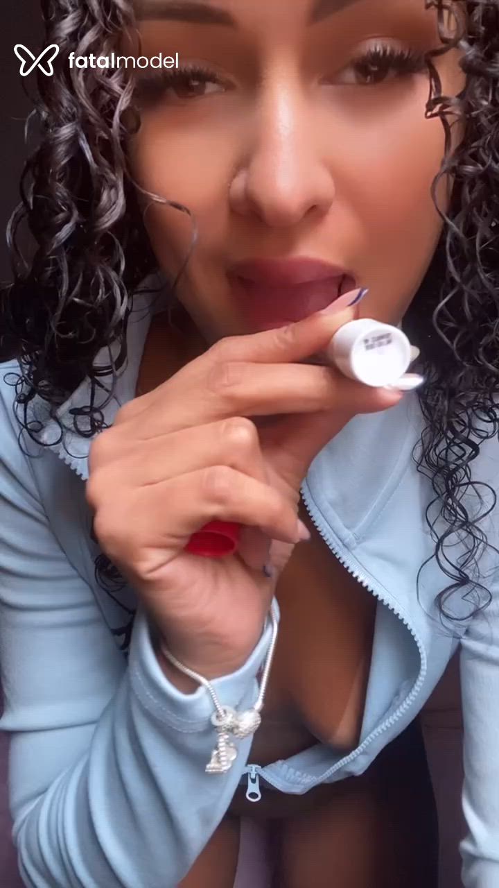 Acompanhante mulher com cabelo castanho de olhos mel - Yasmim Castro Acompanhante mulher com cabelo castanho de olhos mel - Yasmim Castro