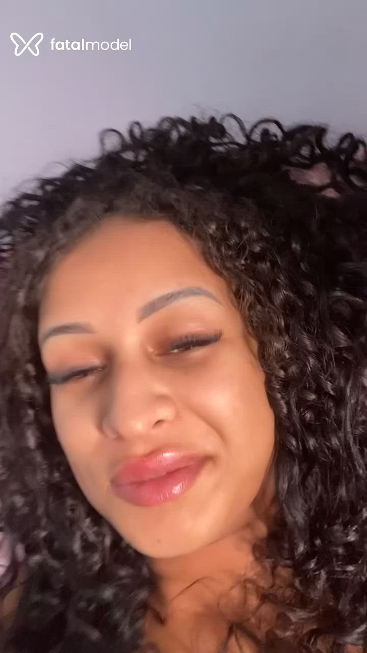 Acompanhante mulher com cabelo castanho de olhos mel - Yasmim Castro Acompanhante mulher com cabelo castanho de olhos mel - Yasmim Castro