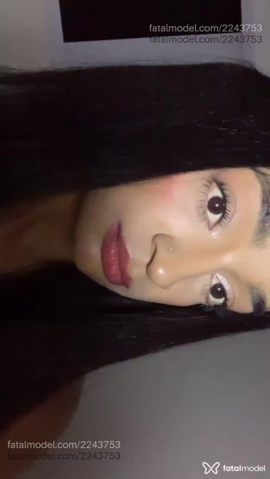 Acompanhante mulher com cabelo castanho de olhos castanhos em São Paulo Acompanhante mulher com cabelo castanho de olhos castanhos em São Paulo - Iza