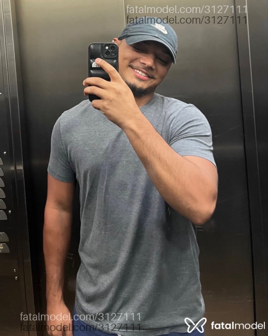 Acompanhante homem com cabelo castanho de olhos castanhos em Hortolândia Acompanhante homem com cabelo castanho de olhos castanhos em Hortolândia - Jhoow