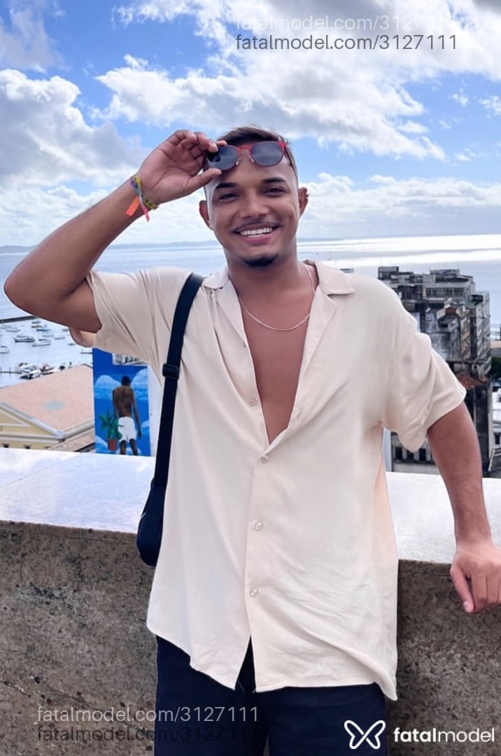 Acompanhante homem com cabelo castanho de olhos castanhos em Hortolândia Acompanhante homem com cabelo castanho de olhos castanhos em Hortolândia - Jhoow