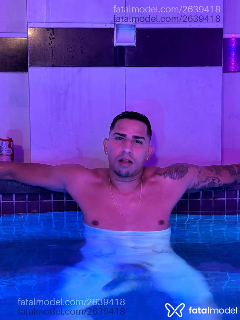 Acompanhante homem com cabelo castanho de olhos pretos - Alex