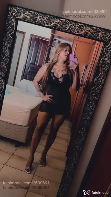 Acompanhante mulher loira (o) de olhos castanhos - Karoline