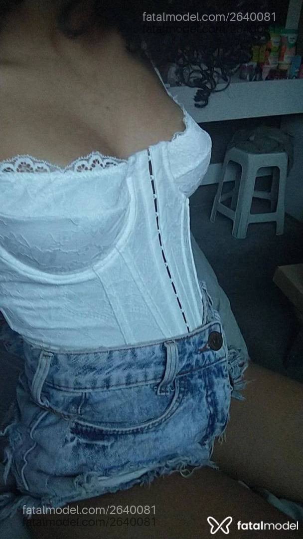 Acompanhante mulher com cabelo castanho de olhos castanhos - Bruna