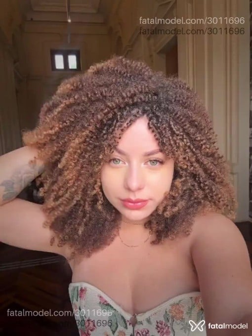 Acompanhante mulher com cabelo castanho de olhos verdes em Sorocaba - Sofia Navarro