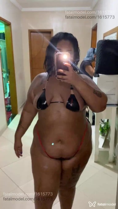 Acompanhante mulher morena (o) de olhos castanhos - Charlouttx
