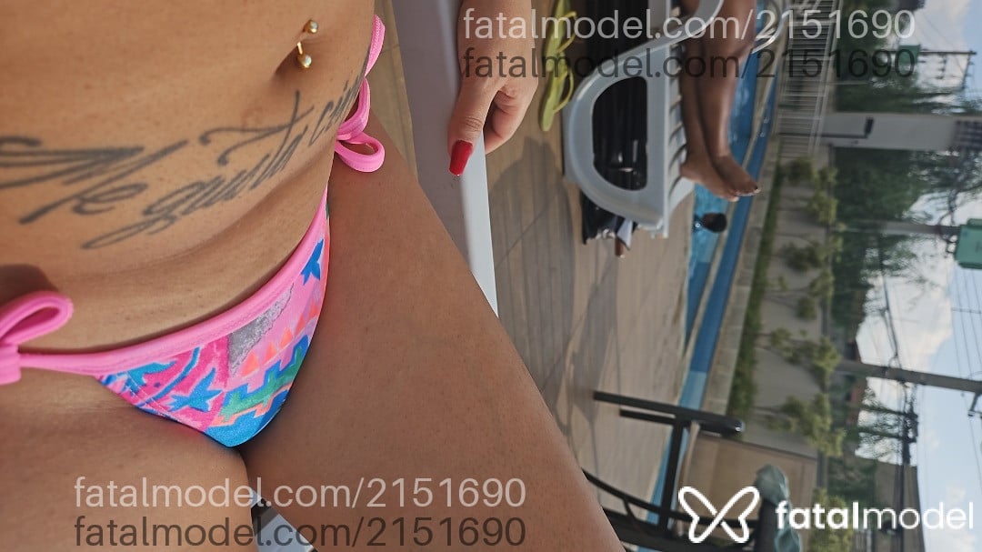 Acompanhante mulher trans loira (o) de olhos castanhos em Guarulhos Acompanhante mulher trans loira (o) de olhos castanhos em Guarulhos - Thalita