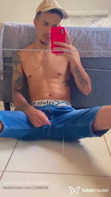 Acompanhante homem com cabelo castanho de olhos castanhos em Extrema Acompanhante homem com cabelo castanho de olhos castanhos em Extrema - Nickky