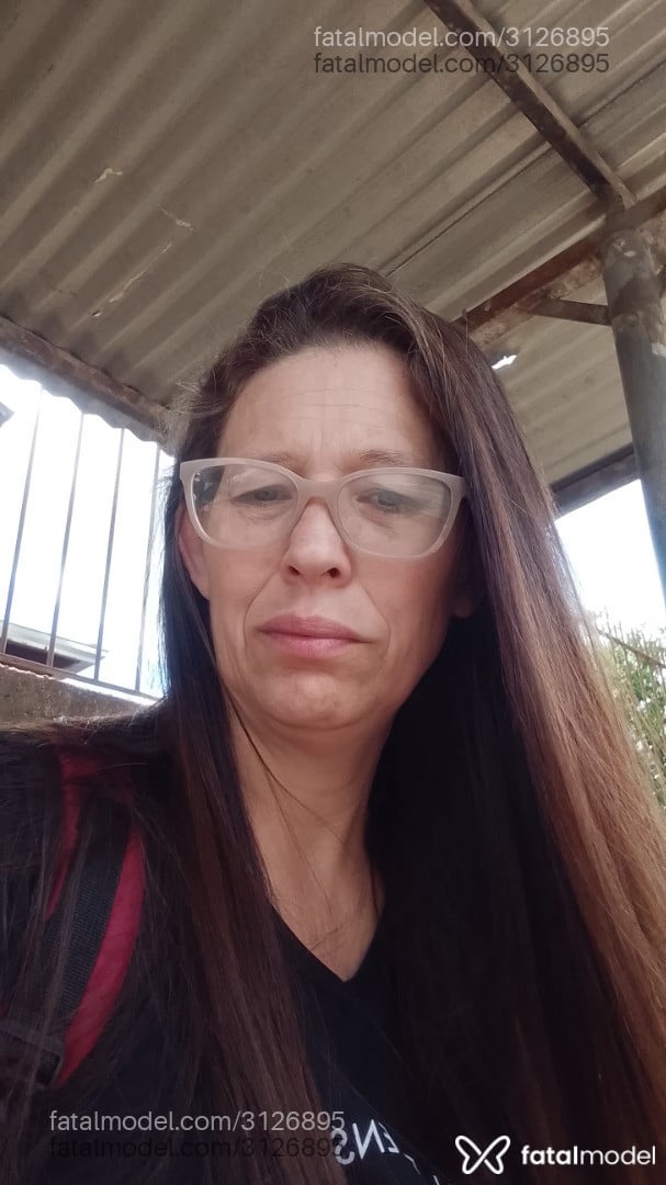 Acompanhante mulher com cabelo castanho de olhos azuis em Porto Alegre - Regina