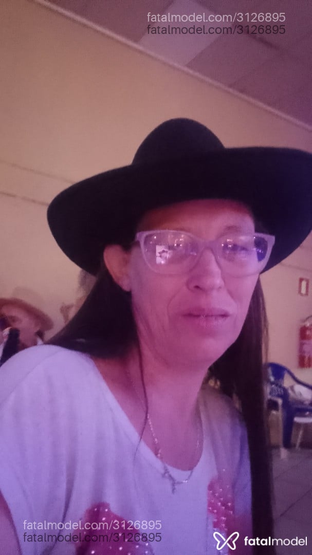 Acompanhante mulher com cabelo castanho de olhos azuis em Porto Alegre - Regina