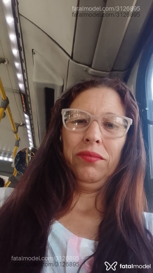Acompanhante mulher com cabelo castanho de olhos azuis em Porto Alegre - Regina