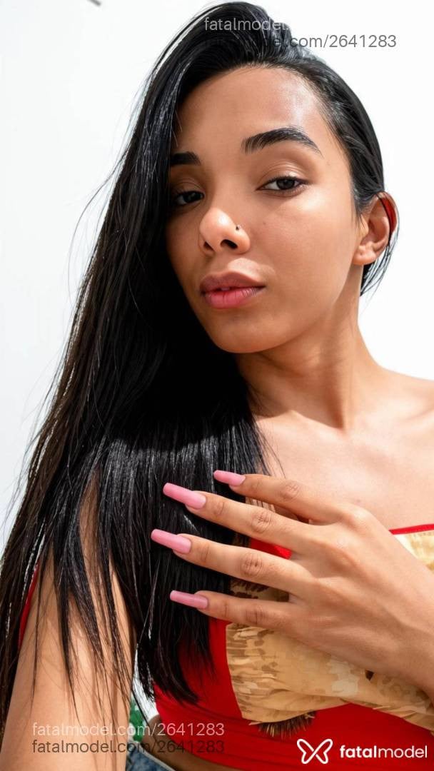 Acompanhante mulher trans com cabelo castanho de olhos castanhos - Aylla Desirée