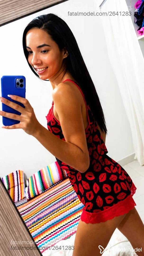 Acompanhante mulher trans com cabelo castanho de olhos castanhos - Aylla Desirée