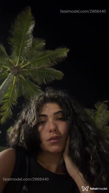Acompanhante mulher com cabelo castanho de olhos mel - Sativa