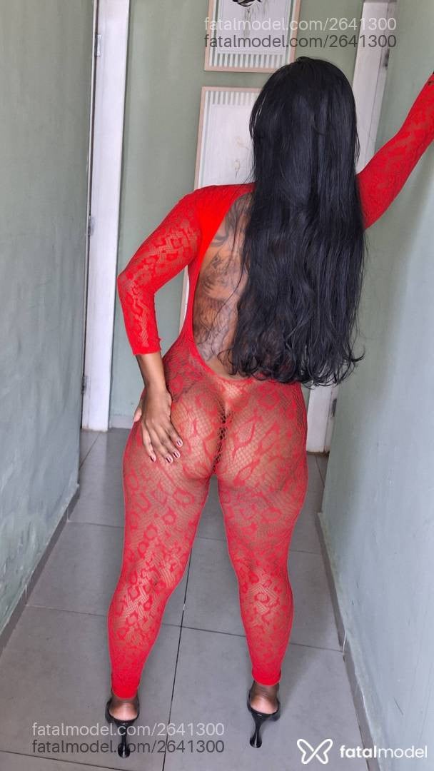 Acompanhante mulher morena (o) de olhos pretos - Tainá